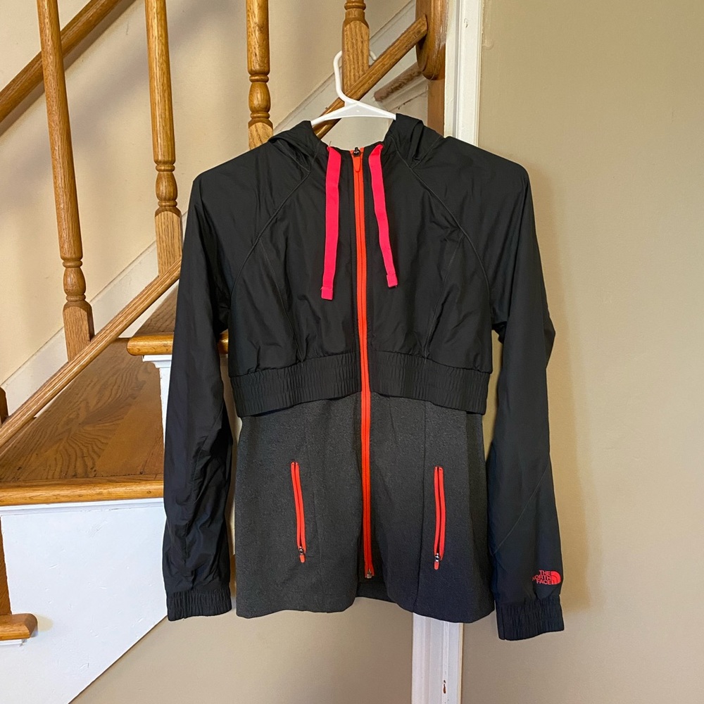 THE NORTH FACE: Light weight jacket/windbreaker!